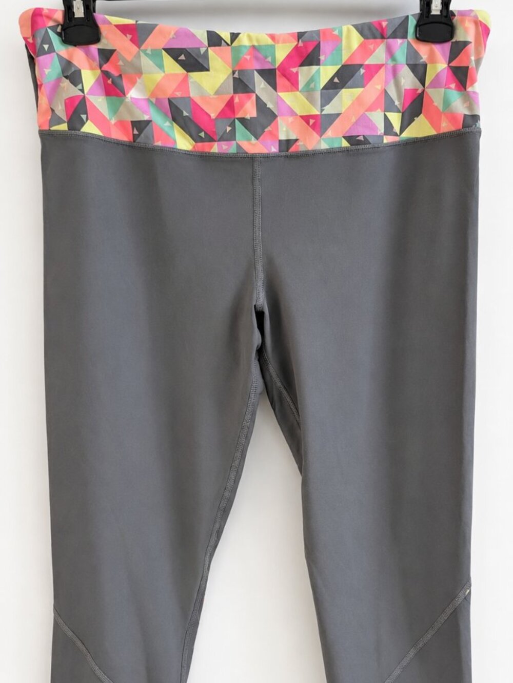 Title: Victoria’s Secret Sport Leggings XS Gray Multicolor Geometric Cropped Wor